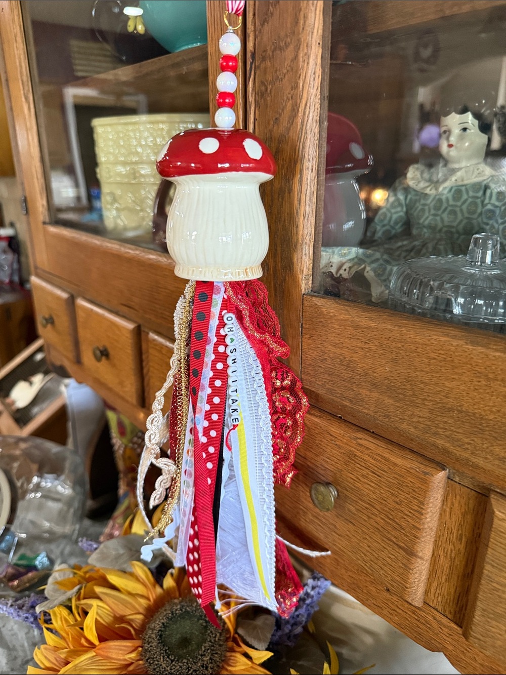 Mushroom Salt Shaker Tassel Hanger in Red & Cream